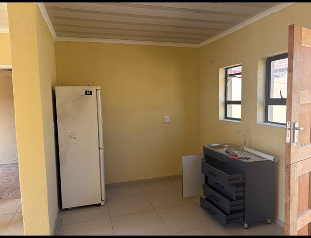 2 BEDROOM HOUSE FOR SALE IN ROSSLYN